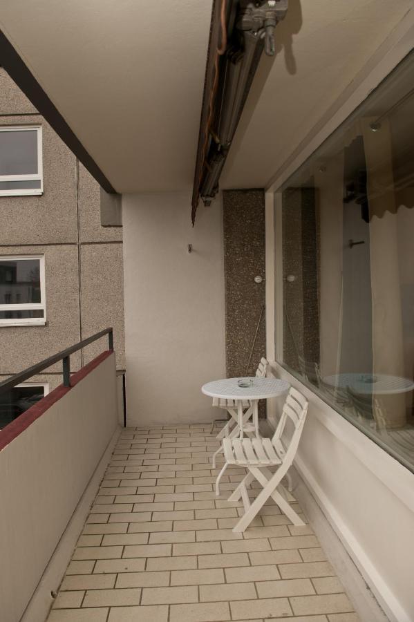 - Zentral Mit Parkplatz - Balkon Apartment